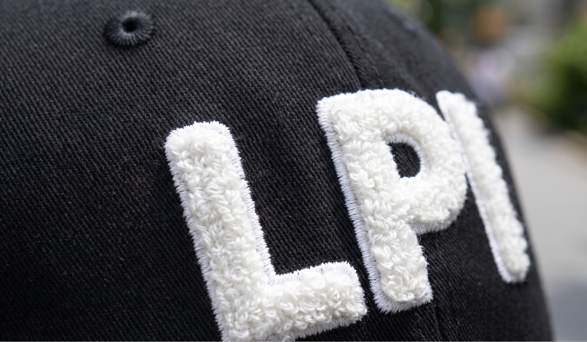 Bouclette-lpi-casquette-zoom.webp