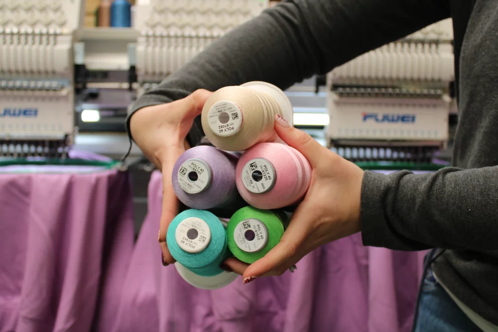Bobines-de-broderie-1024x683.webp