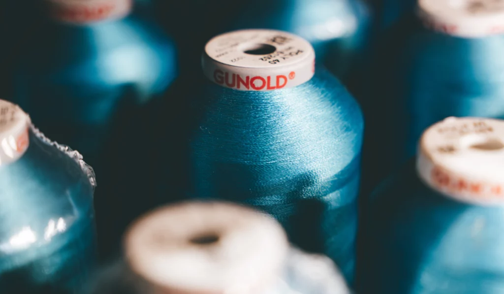 Expertise-broderie-bobines-de-fils-1024x597.webp