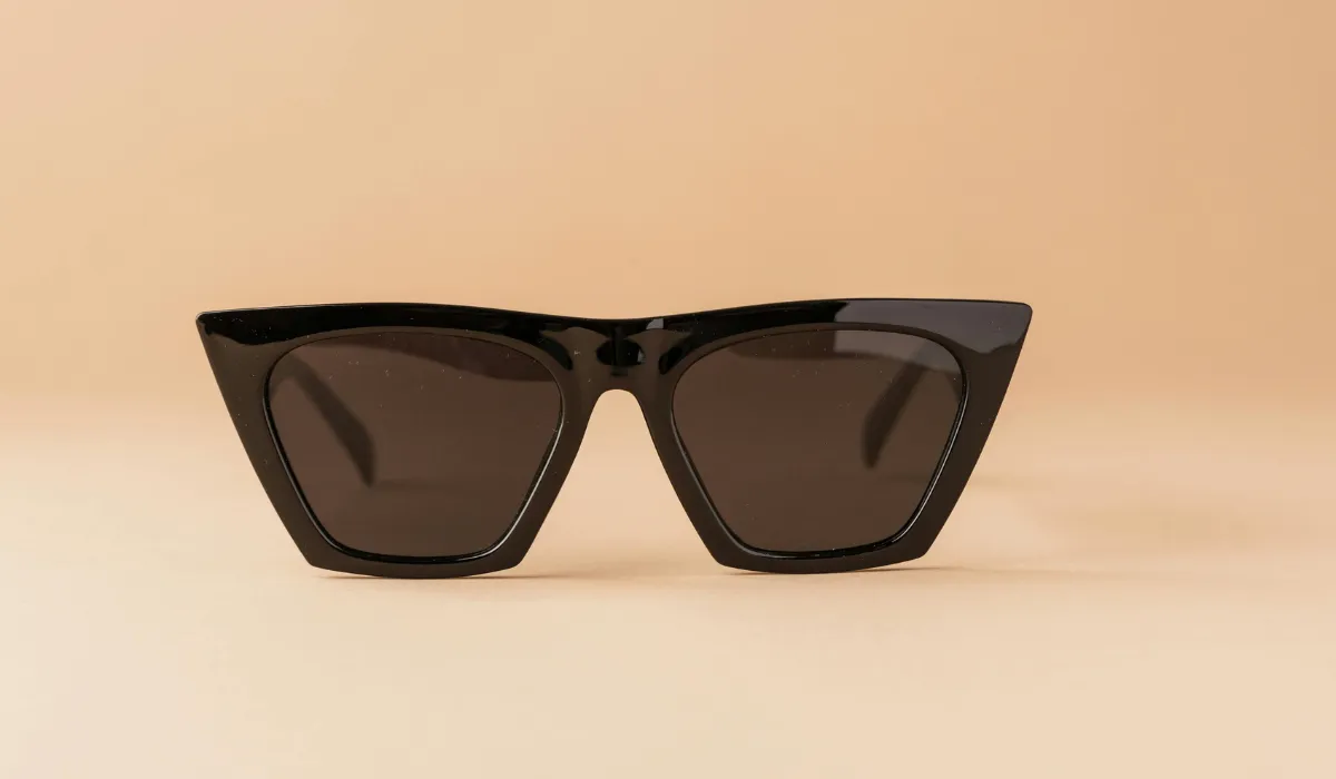 Lunettes-de-soleil-converti-depuis-png.webp