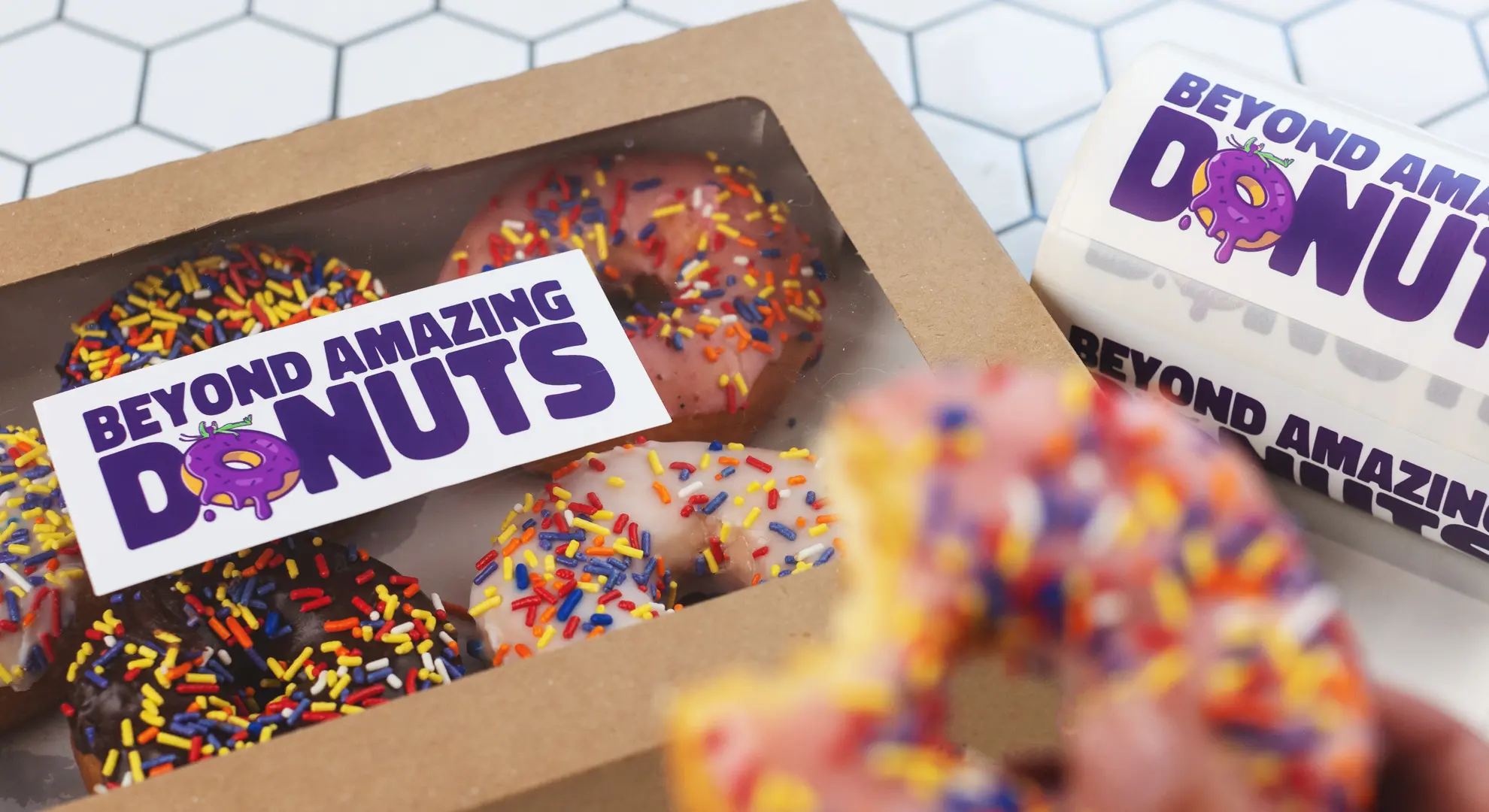 Etiquettes rectangulaires en rouleau donuts.webp