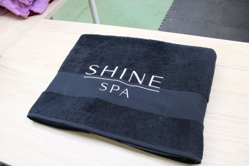 Serviette de plage broderie